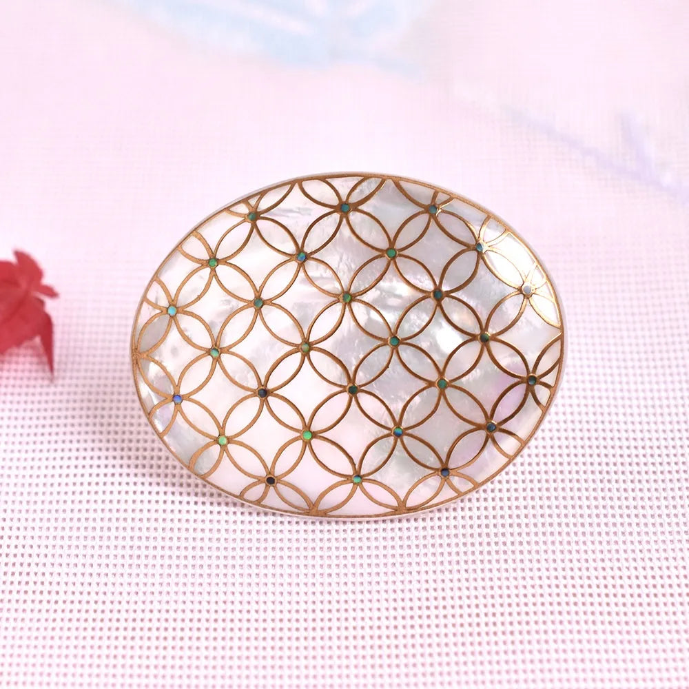 Maki-e Urushi Lacquer Brooch - White South Sea Pearl Shell / Shippo (Interlocking Circles Pattern) -, Traditional Japanese Urushi Lacquer Jewelry
