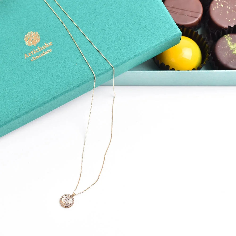 Maki-e Urushi Lacquer Pendant Necklace - White South Sea Pearl Shell / Shippo (Interlocking Circles Pattern) -, Traditional Japanese Urushi Lacquer Jewelry