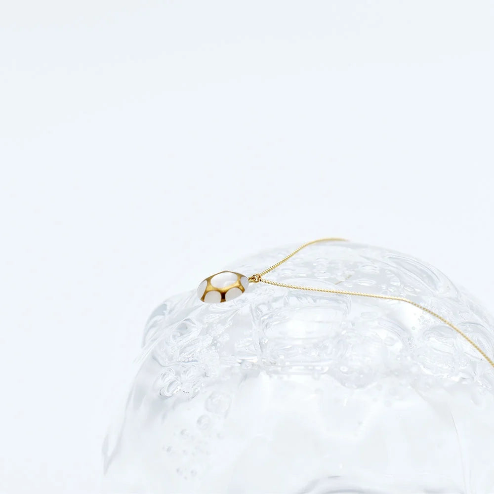 Maki-e Urushi Lacquer Pendant Necklace - White South Sea Pearl Shell / Thread Pattern / White -, Traditional Japanese Urushi Lacquer Jewelry