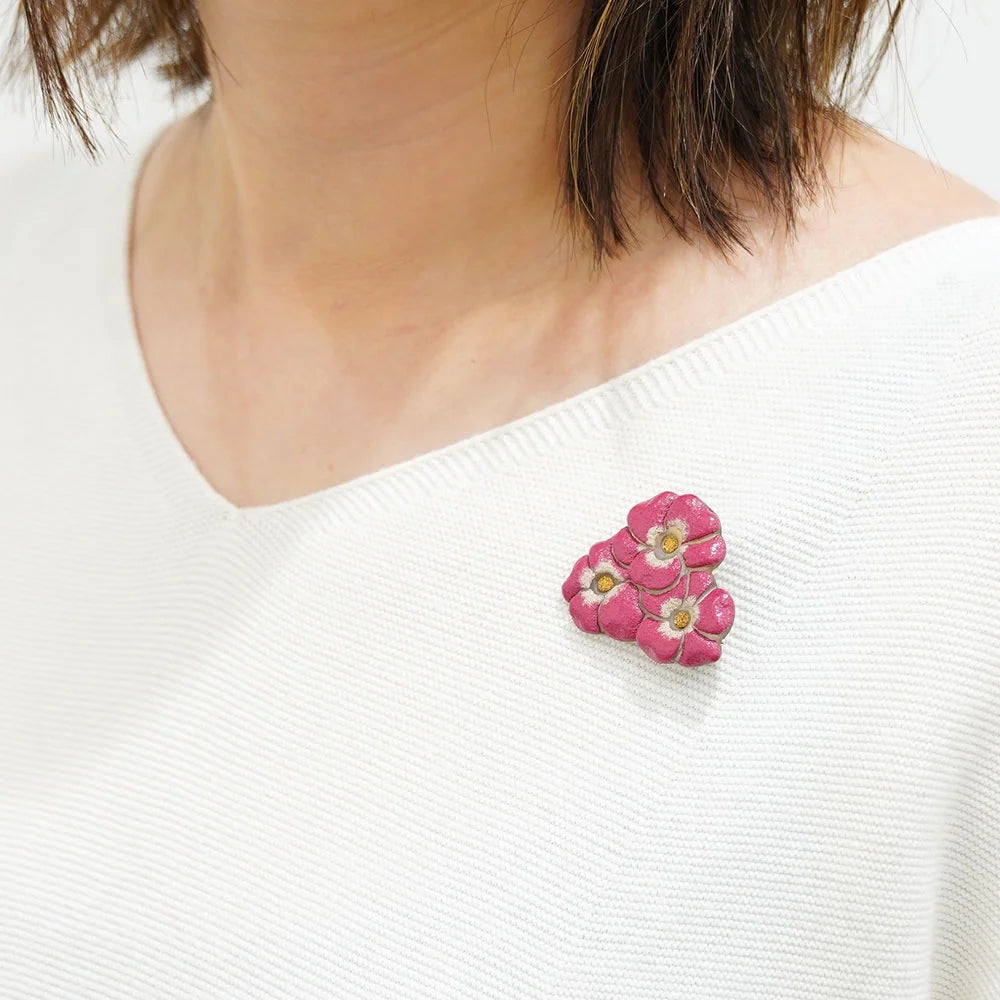 Maki-e Urushi Lacquer Brooch - Water Buffalo Horn / Flower -, Traditional Japanese Urushi Lacquer Jewelry