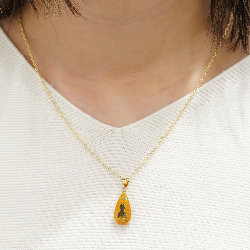 Maki-e Urushi Lacquer Pendant Necklace - White Tortoiseshell / Black Cat 02 -, Traditional Japanese Urushi Lacquer Jewelry
