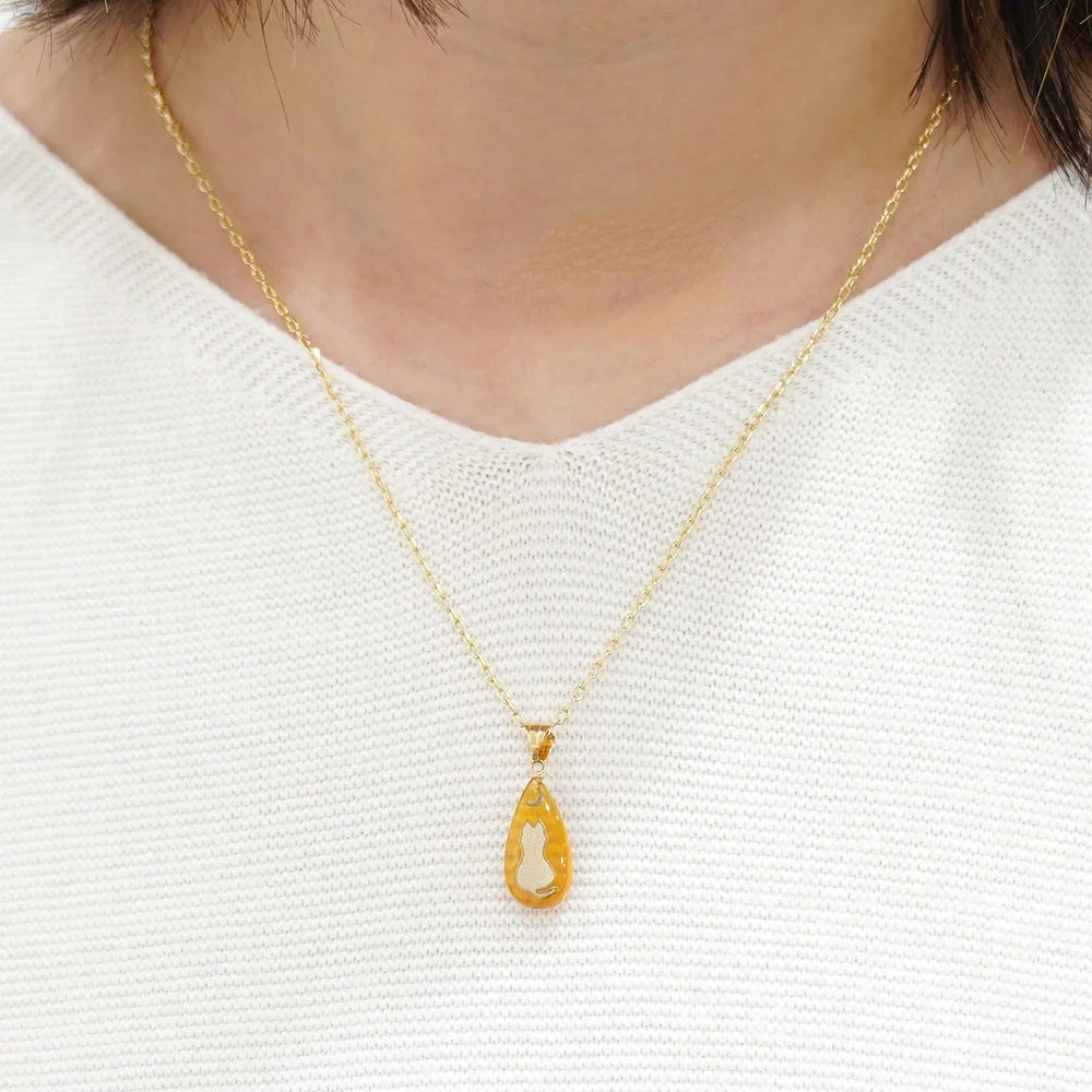 Maki-e Urushi Lacquer Pendant Necklace - White Tortoiseshell / White Cat -, Traditional Japanese Urushi Lacquer Jewelry