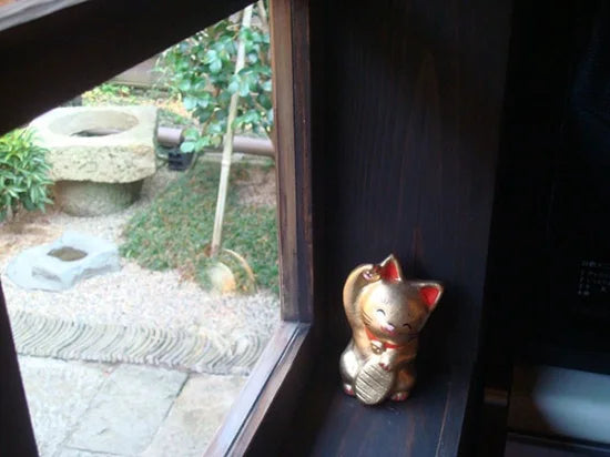 Nagahama Doll Japanese Maneki-Neko (Beckoning Cat) Doll - Gold -, Japanese lucky cat figure
