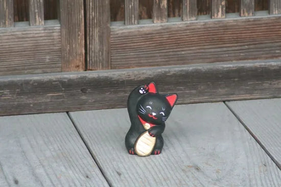 Nagahama Doll Japanese Maneki-Neko (Beckoning Cat) Doll - Black -, Japanese lucky cat figure