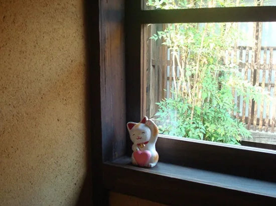 Nagahama Doll Japanese Maneki-Neko (Beckoning Cat) Doll - White -, Japanese lucky cat figure