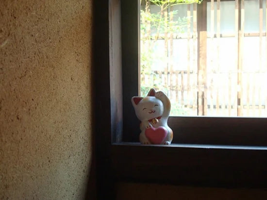 Nagahama Doll Japanese Maneki-Neko (Beckoning Cat) Doll - White -, Japanese lucky cat figure