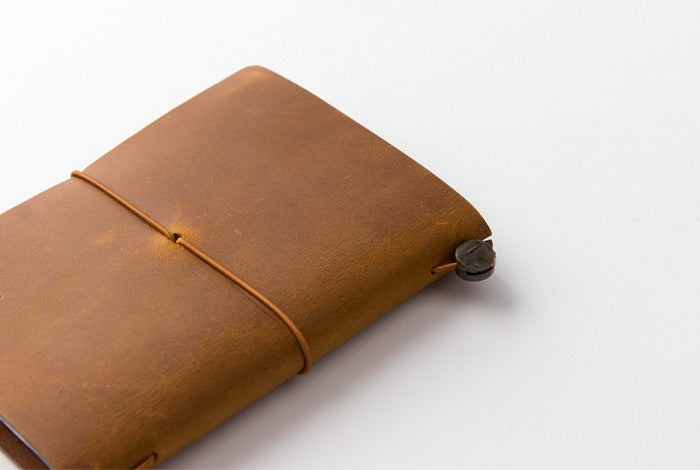 TRAVELER'S COMPANY TRAVELER'S notebook Starter Kit - Passport Size / Camel -