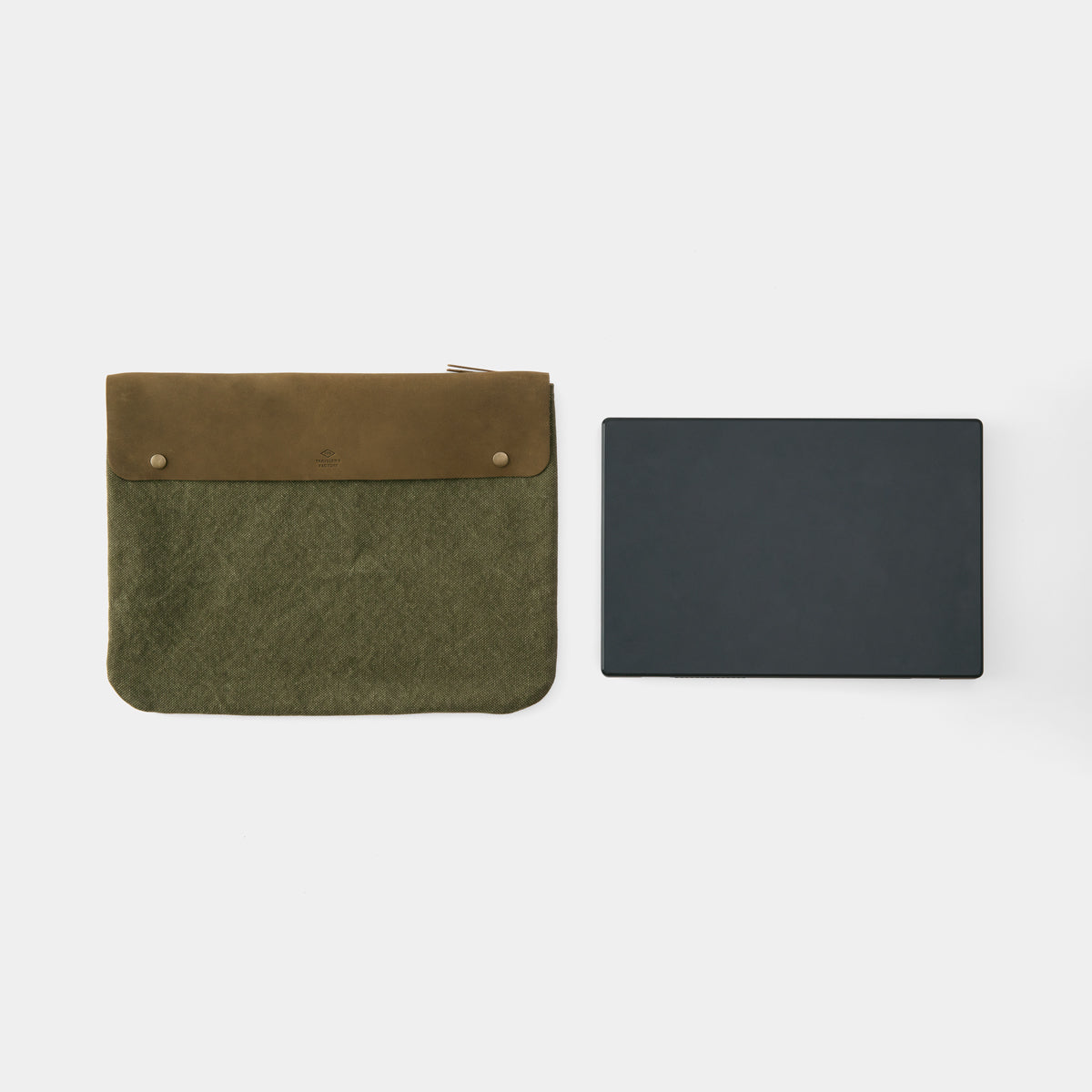 TRAVELER'S COMPANY Traveler's Factory Canvas Pouch - L Size / Olive -