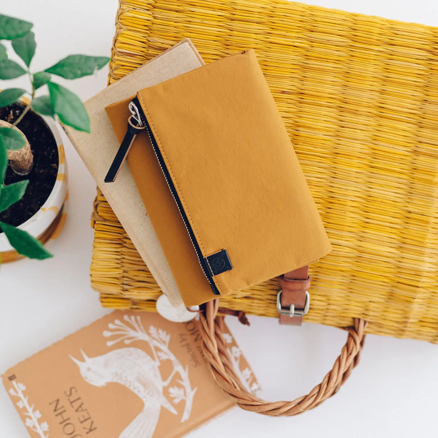 Tragen: Mustard [Hobonichi Original (A6) Techo Cover] (Cover Only)