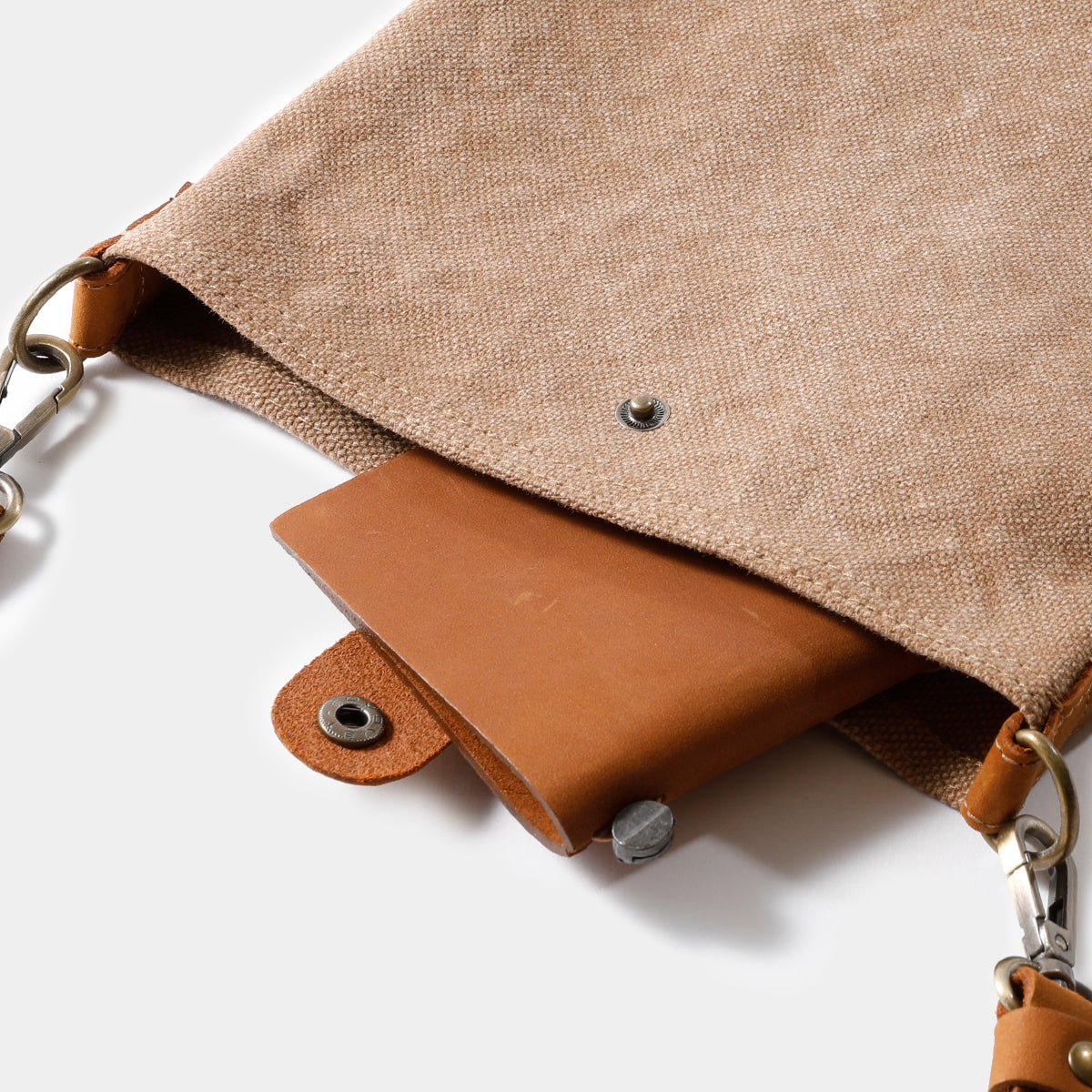 TRAVELER'S COMPANY Traveler's Factory Canvas Shoulder Bag - S Size / Beige -