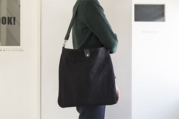 TRAVELER'S COMPANY Traveler's Factory Canvas Shoulder Bag - M Size / Black -