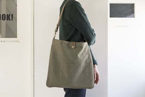 TRAVELER'S COMPANY Traveler's Factory Canvas Shoulder Bag - M Size / Olive -