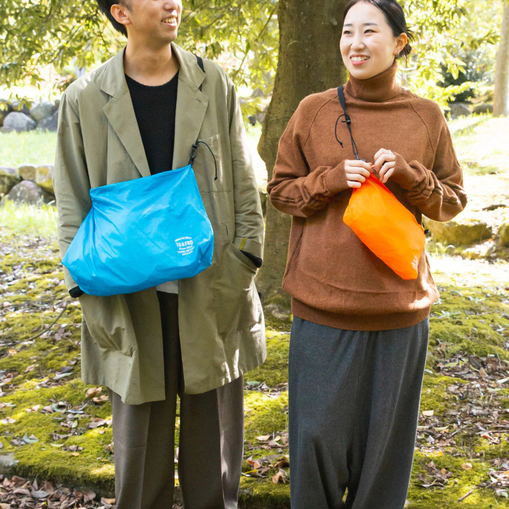 TO&FRO ULTIMATE LIGHT SHOULDER BAG - BLACK -