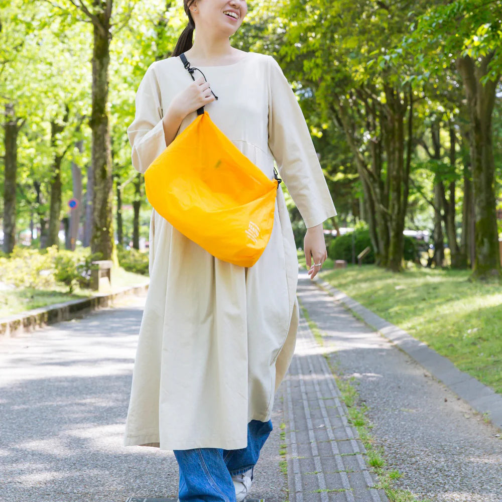 TO&FRO ULTIMATE LIGHT SHOULDER BAG - BLACK -