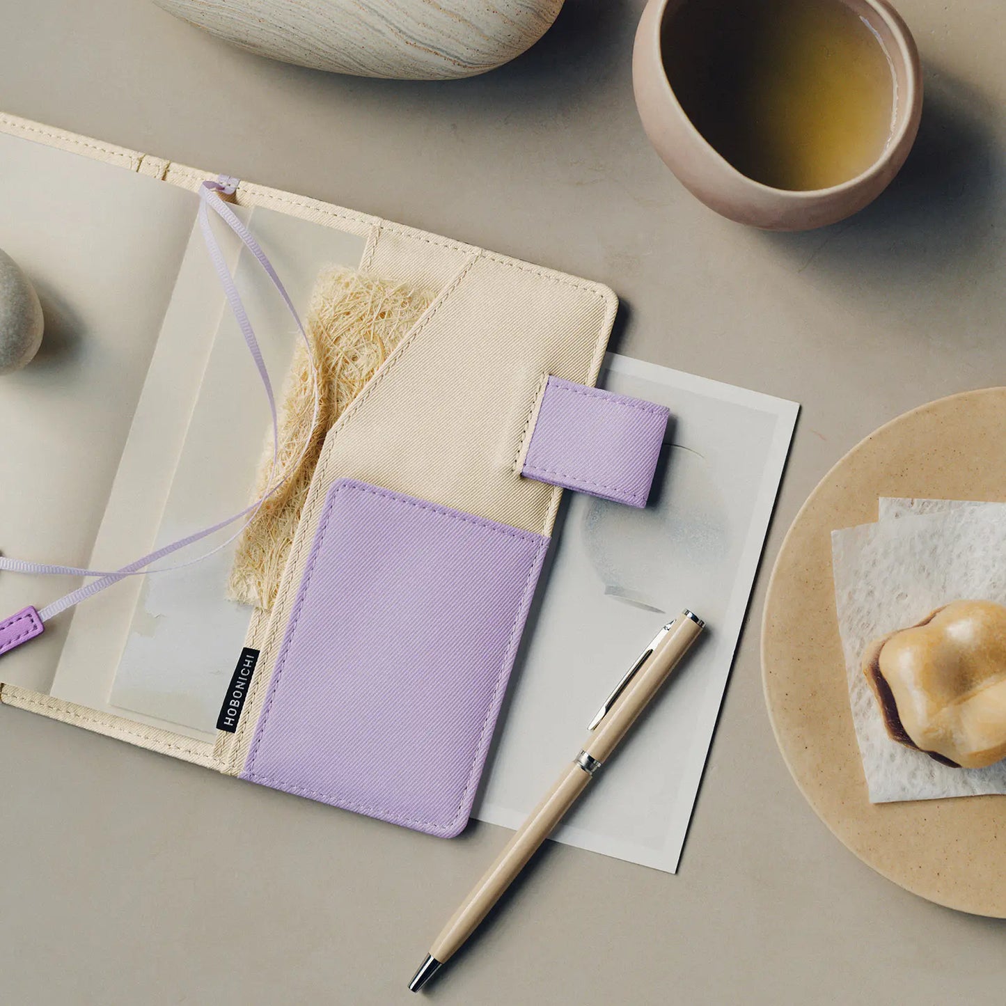 Unsodo: Bijutsukai (Plum and Dianthus) [Hobonichi Original (A6) Techo Cover] (Cover Only)