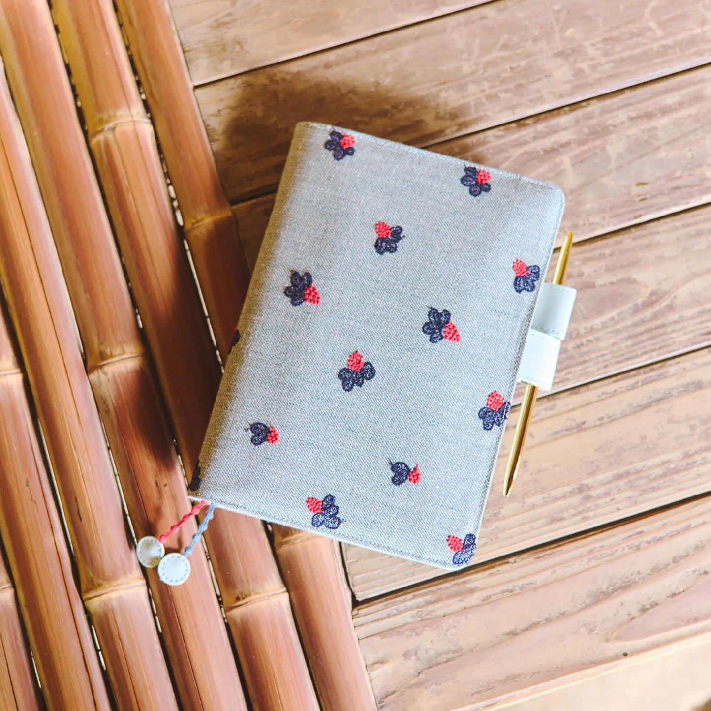 minä perhonen: light berry (Green) [Hobonichi Cousin (A5) Techo Cover] (Cover Only)