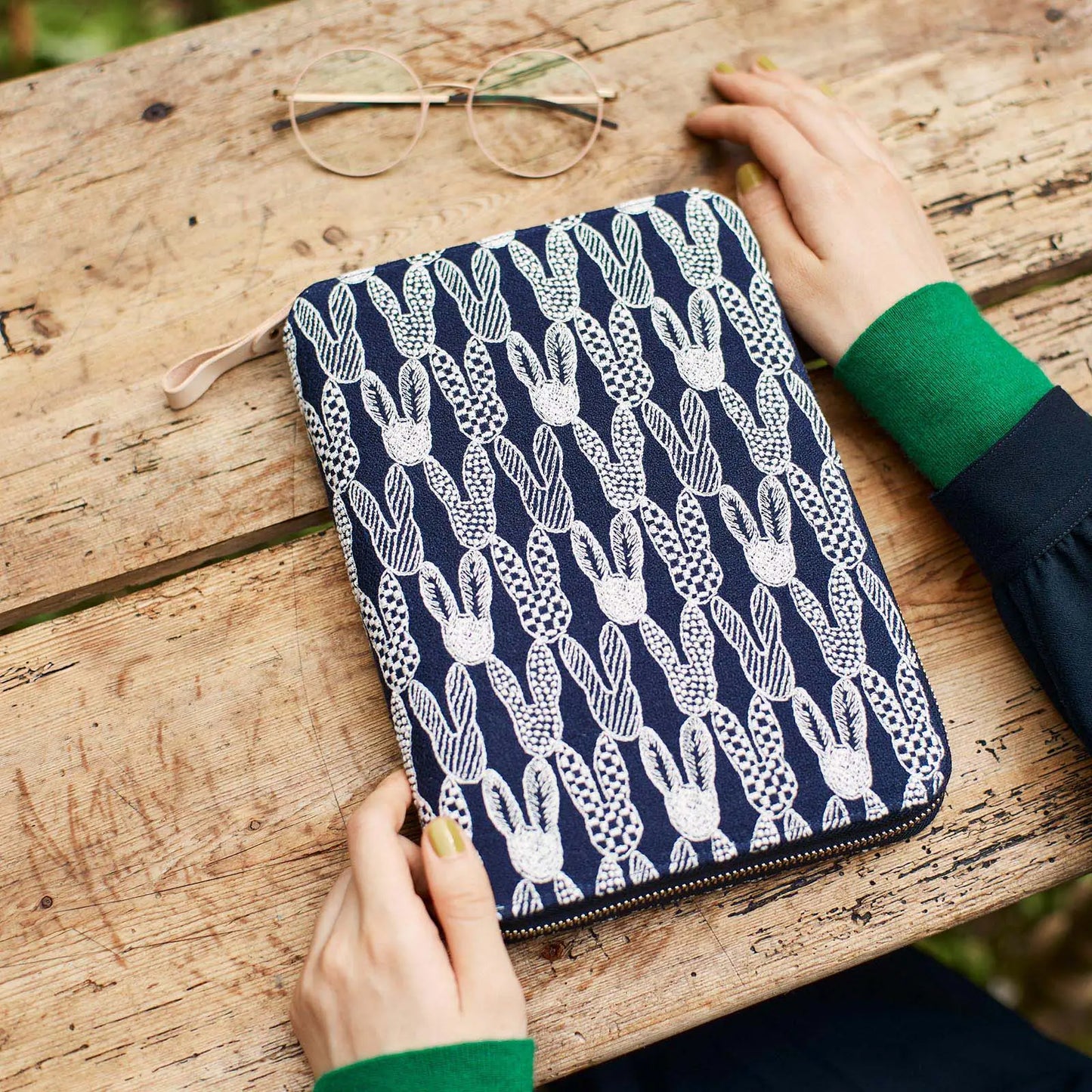 minä perhonen: pomppia (Navy) [Hobonichi Cousin (A5) Techo Cover] (Cover Only)