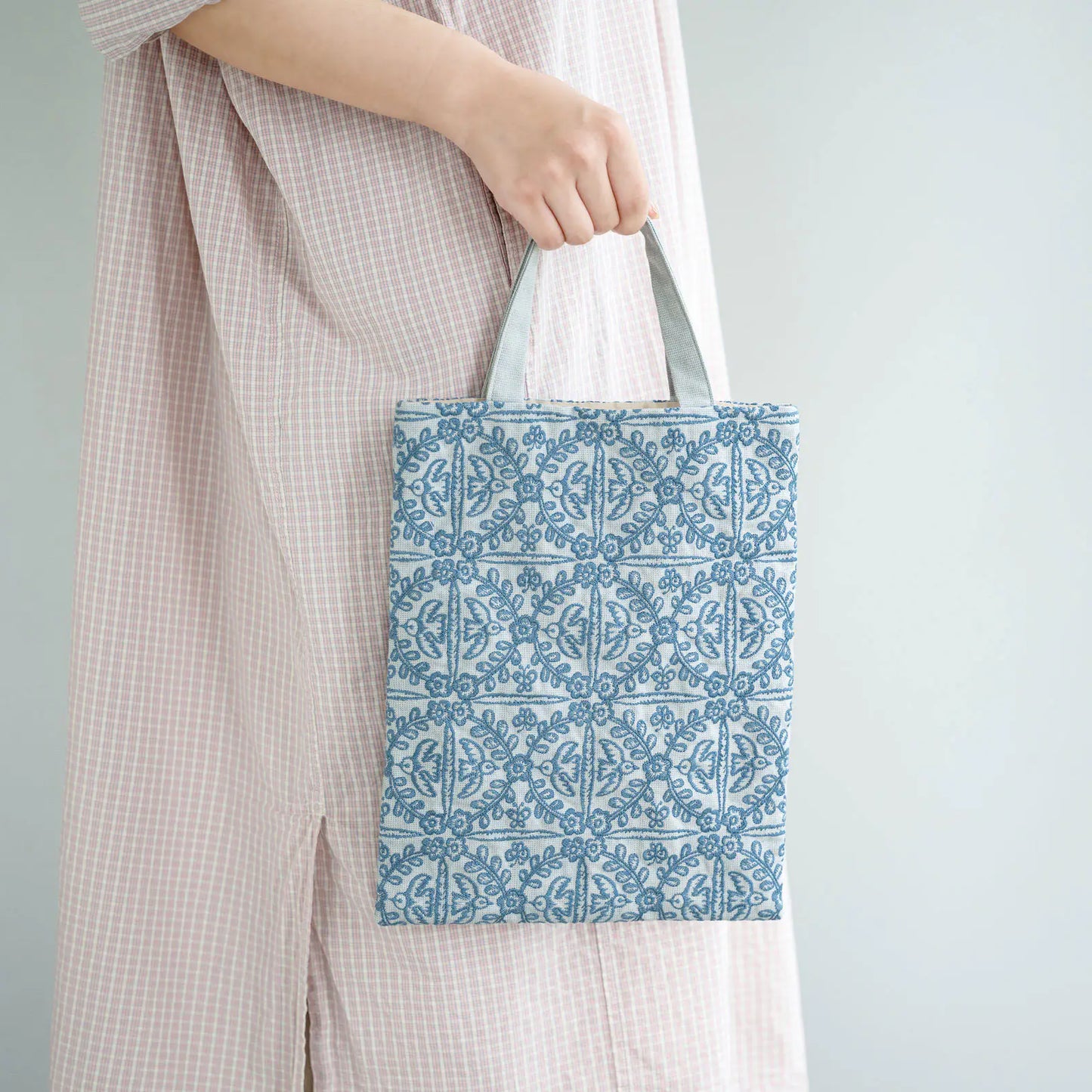 minä perhonen x Hobonichi: Tote Bag - felice (Blue), 2027 Hobonichi Accessories